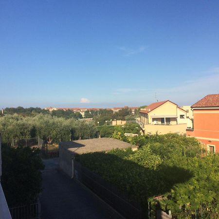 A Casa Di Nonna Luciana - Trilocale Con Giardino Apartman Ceriale Kültér fotó
