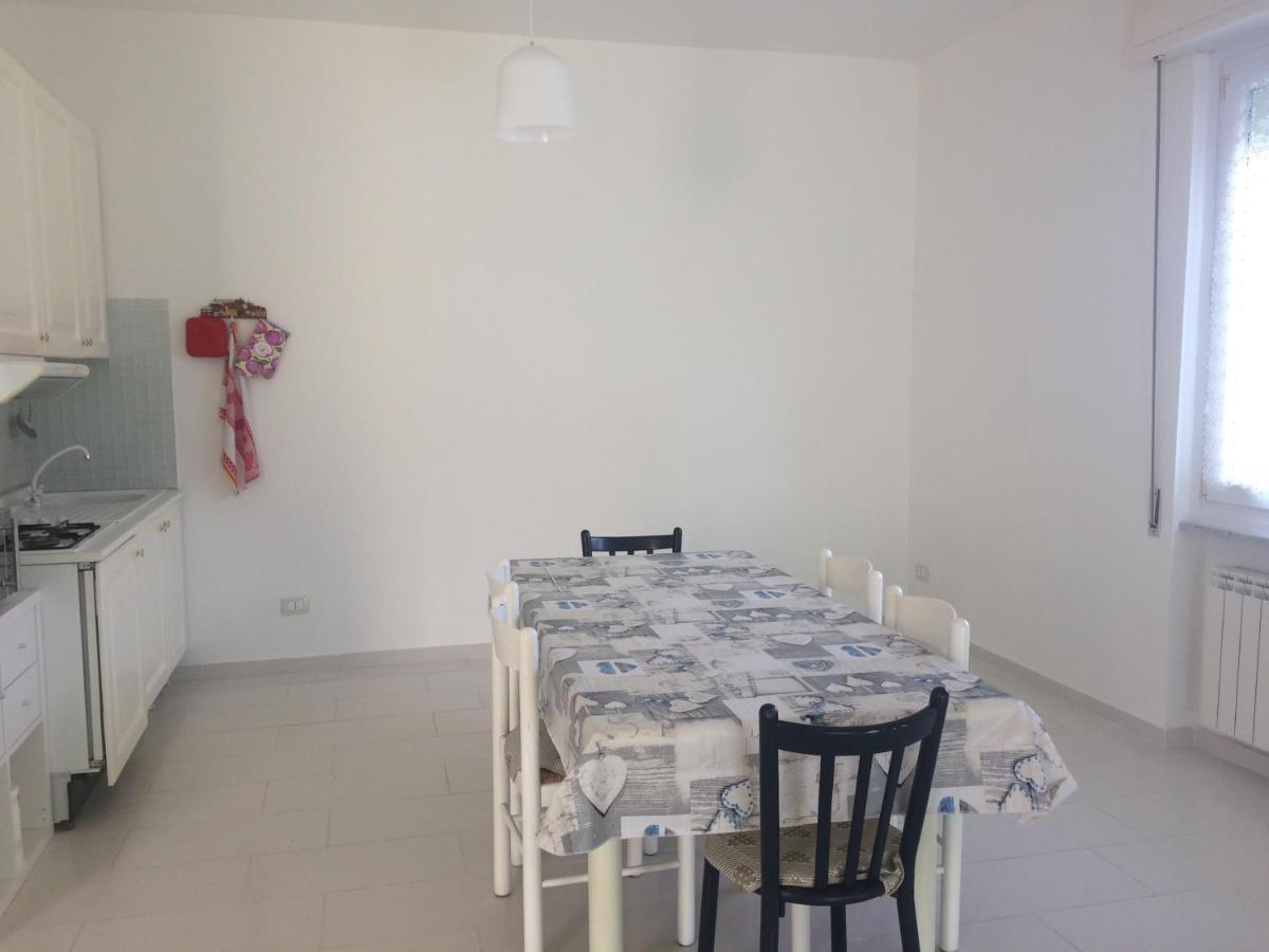 A Casa Di Nonna Luciana - Trilocale Con Giardino Apartman Ceriale Kültér fotó
