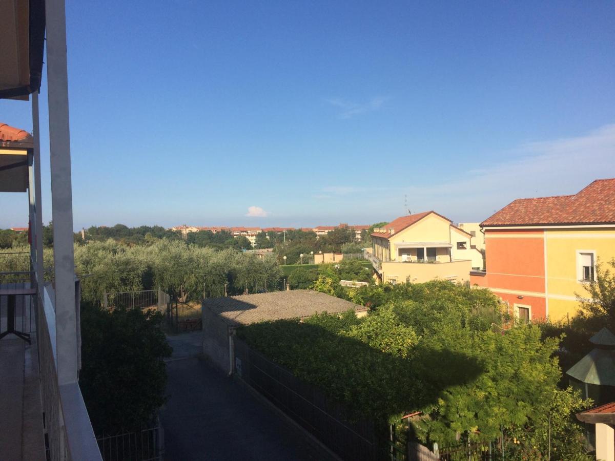 A Casa Di Nonna Luciana - Trilocale Con Giardino Apartman Ceriale Kültér fotó