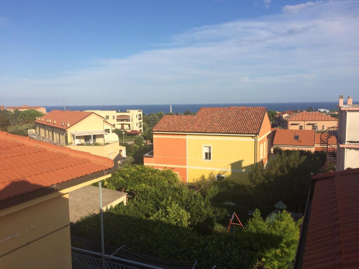 A Casa Di Nonna Luciana - Trilocale Con Giardino Apartman Ceriale Kültér fotó